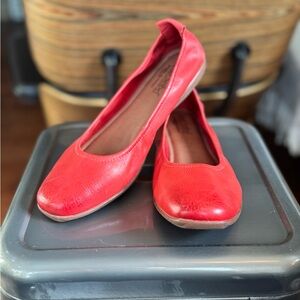 Josef Seibel — Fenja Red Flats Walking Shoe